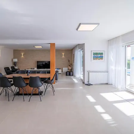 Gorgeous In Okrug Gornji Ferienhaus Trogir